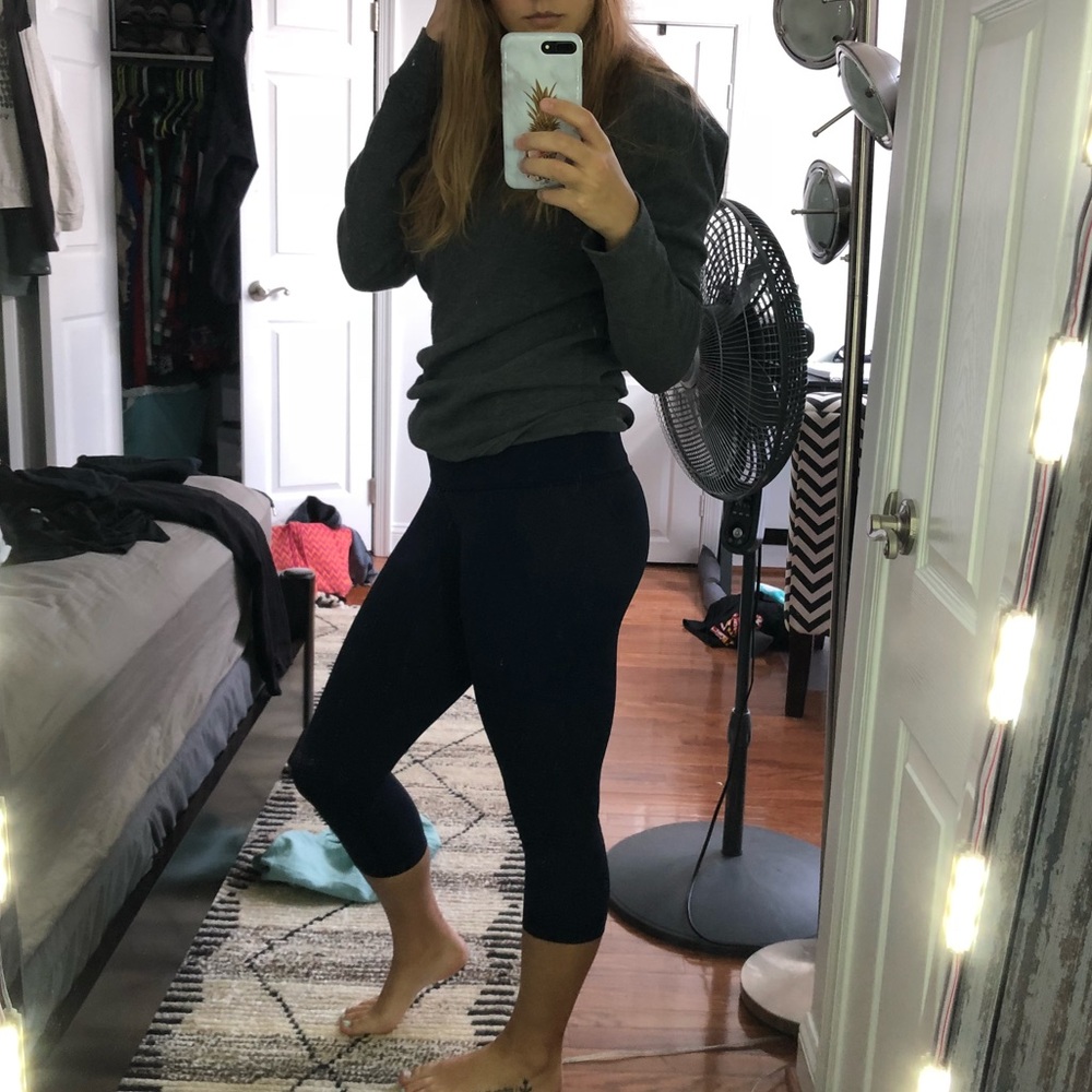 Midnight navy lululemon crop yogas